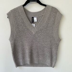 NWT H&M Divided Sleeveless V-Neck Knit Sweater in Grey size XS